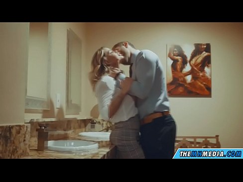 ❤️ Rehefa mamitaka anao ao amin'ny trano fidiovana ho an'ny besinimaro ny blonde be busty Vaovao  amin'ny mg.com-fullporner.ru ﹏